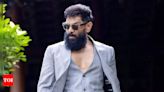 Chiyaan Vikram leaves fans swooning over his cool Gangster look at 58 - Pics Inside | Tamil Movie News - Times of India