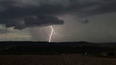 Unwetter-Warnungen halten an - Hunderte Einsätze in Unwetternacht - Menschen in Quickborn von Wasser eingeschlossen