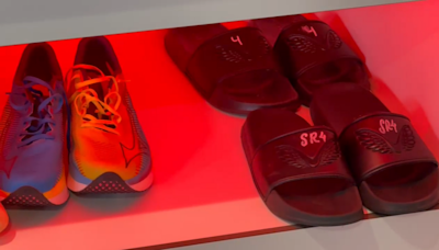 Los entresijos del nuevo vestuario del Sevilla: así son las chanclas personalizadas de Sergio Ramos