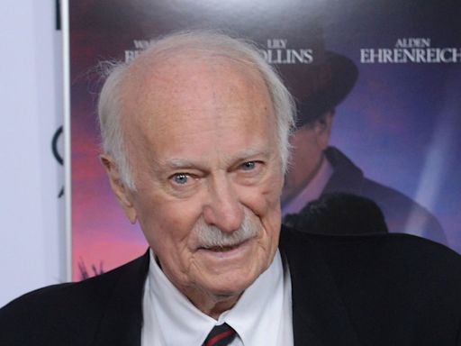 '9 to 5,' 'Golden Pond' star Dabney Coleman dies at 92