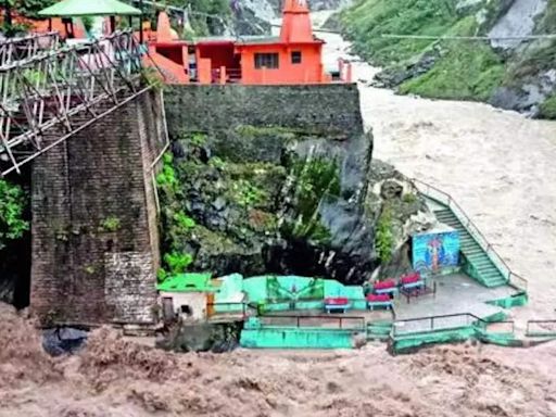 Heavy showers lash Uttarakhand, 2 Hyderabad pilgrims among 3 dead | Dehradun News - Times of India