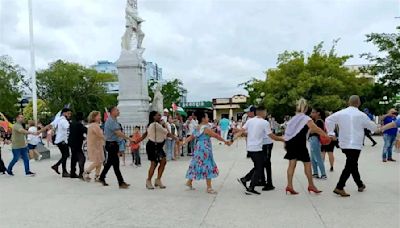 Abrazo por la paz y contra el bloqueo en Cuba (+Fotos) - Noticias Prensa Latina