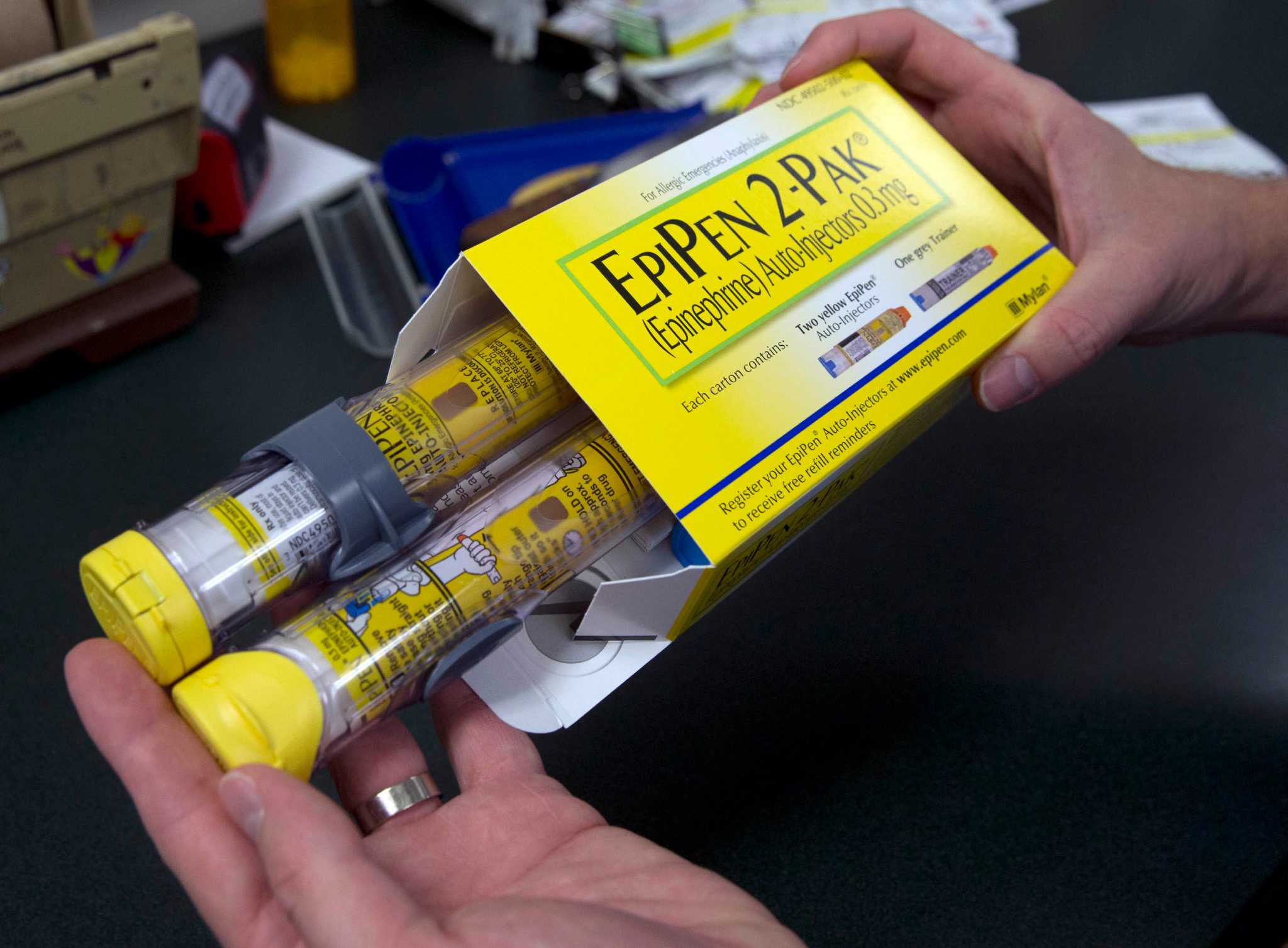 Bill would require EpiPens, training at large public venues