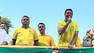 Bolsonaro participa de evento com Ramagem no Rio e diz que ex-Abin é 'alvo de perseguição'