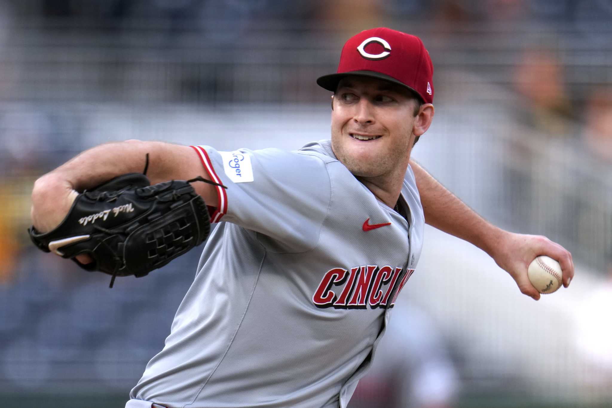 Lodolo cruises through 7 innings for 5th straight win, Espinal homers in Reds' 2-1 win over Pirates