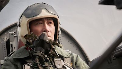 河正宇驚爆年底完婚！星爸說溜嘴全場嗨爆 男神變最帥機長「弄哭全場」