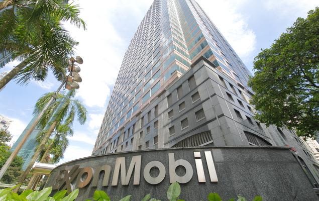 ExxonMobil (XOM) Trading Staff Opposes London Relocation Plan