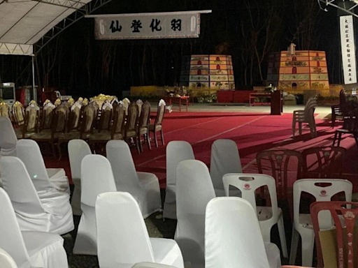 Empty chairs, food & feast: Thai-based Chinese graveyard holds movie screening for dead - Times of India