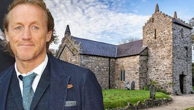Jerome Flynn's quiet life in pretty village where homes average £310,500