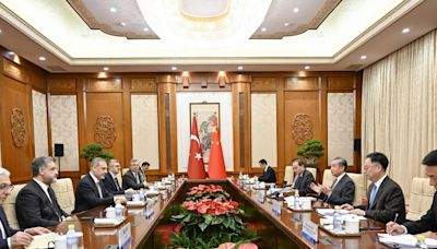 王毅晤土耳其外長 稱兩國要反對少數國家壟斷國際事務 - RTHK