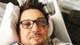 Jeremy Renner publica foto desde hospital y agradece apoyo de sus fans