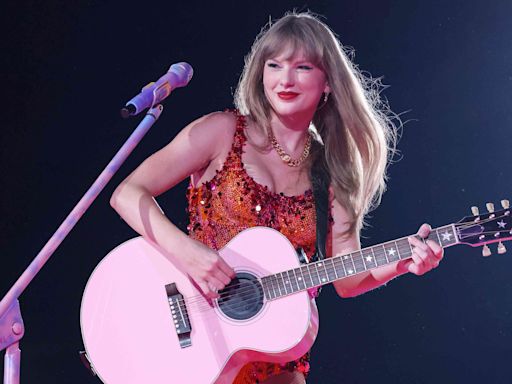 Taylor Swift CD of Original Music and Country Covers Recorded at Age 11 Sold for Over $12,000 at Auction