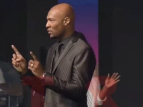 Viral Clip Shows Pastor Keion Henderson Silencing ‘Loud’ Church Member | Watch | EURweb