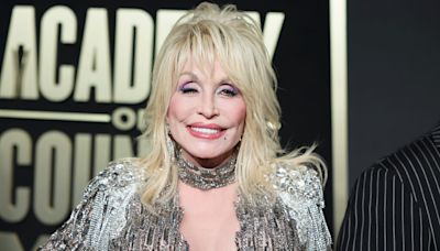 Dolly Parton announces a musical about her life story is coming to Broadway