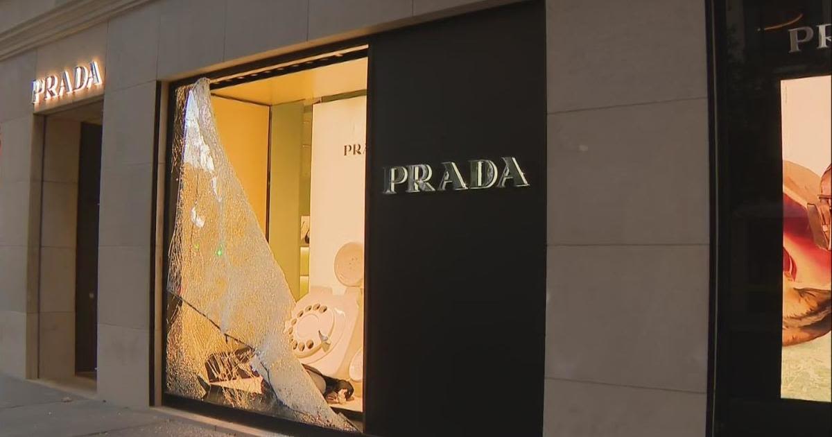 Group burglarize Prada store in Chicago's Gold Coast neighborhood