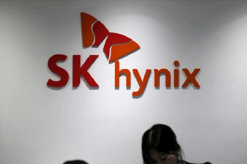 5 big analyst AI moves: SK Hynix hit by double downgrade; ADI named Top Semis Pick By Investing.com