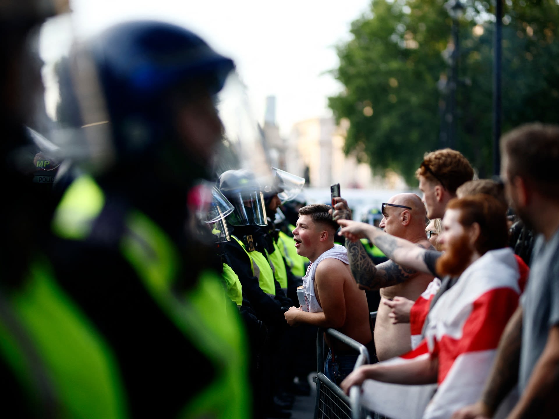 Far-right riots flare in another UK city amid anti-immigrant protests