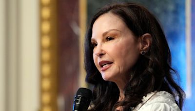 Ashley Judd calls on Biden to step aside