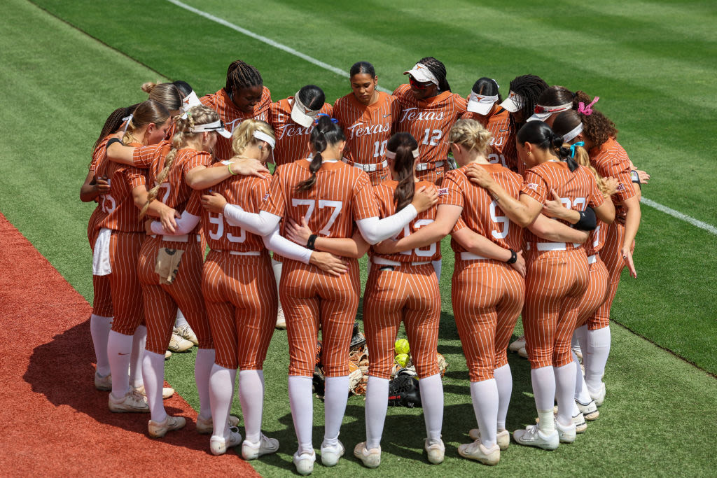 Texas, A&M face off for trip to Women's College World Series