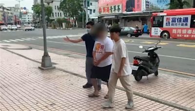 快訊／假配合真衝撞！高雄2警負傷1人住院 狂徒自行投案