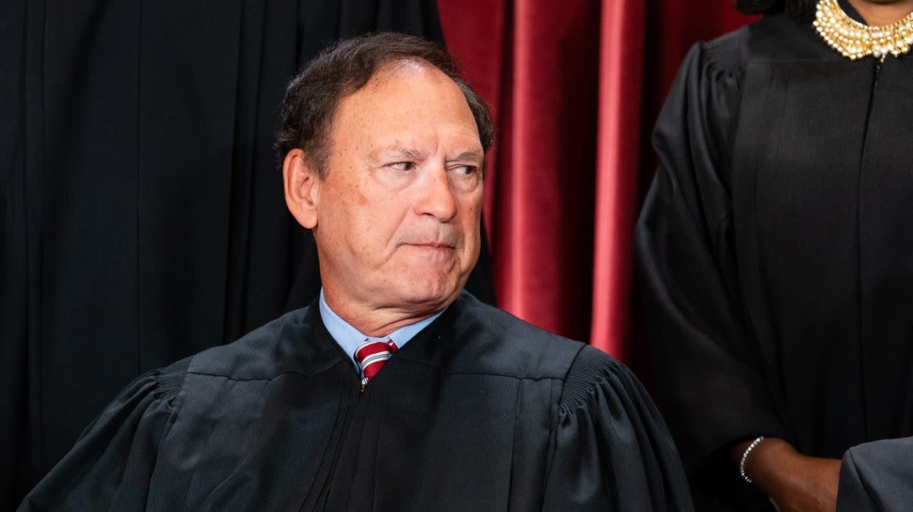 Alito rails against White House in social media case dissent