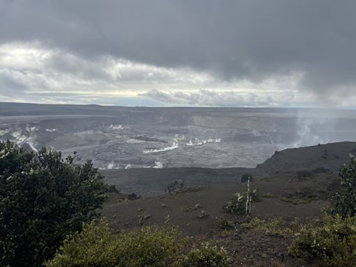 Hawaii's Kilauea volcano rocked by hundreds of earthquakes