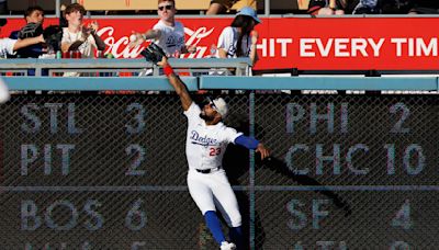 Jason Heyward on injured list with left knee bone bruise, Dodgers recall James Outman