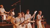 The Beach Boys : l’étonnante et triste histoire derrière leur tube « Never Learn Not to Love »