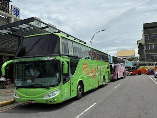 台鐵嘉義南靖-台南後壁中斷 啟動公路接駁人滿就發車