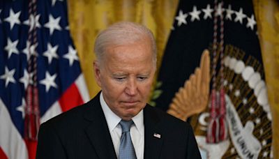 Las confusiones y errores de Joe Biden que llevaron a la baja de su candidatura
