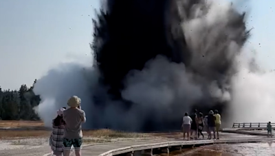 Hydrothermal explosion at Yellowstone sends people running in fear