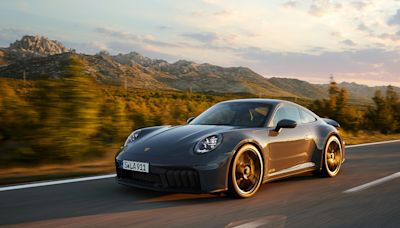 傳奇跑車正式油電化！Porsche 發表改款 911 車系，國內建議售價 704 萬起！
