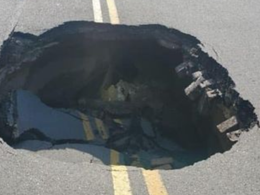 Sinkhole collapses road in Ohio