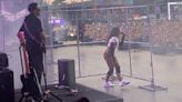 Anitta leva baile funk para o México em estreia de turnê