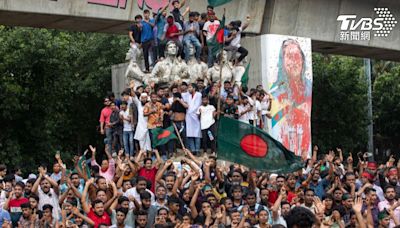 孟加拉抗爭逾3百死 民衝官邸！總理閃辭逃印度