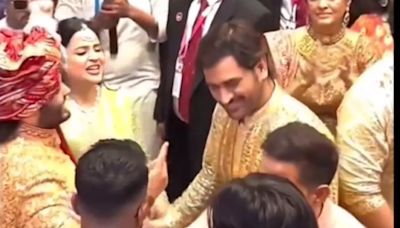 MS Dhoni Dances With Wife Sakshi, Ishan Kishan In RARE Sight At Anant Ambani Wedding; Video Goes VIRAL | WATCH
