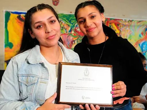 Las hermanas que cursan el CBC en el Barrio Mugica y sueñan con ser las primeras universitarias de su familia