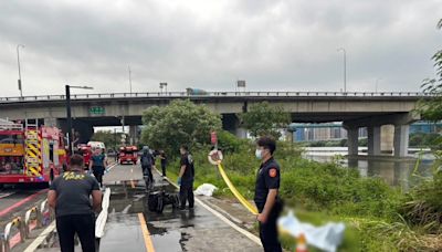 快訊/新海橋驚現浮屍！40歲新北男臉浮腫難辨識 短袖衣褲雙手刺青