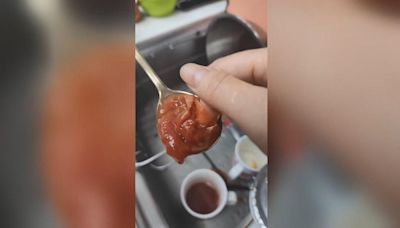 番茄汁倒出「片狀異物」 陳仙梅：材質粗像面紙