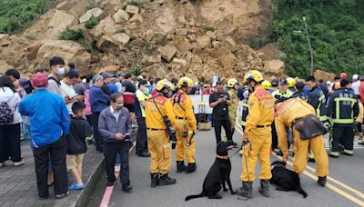 基隆潮境公園入口大規模山崩 北市4車12人2犬緊急馳援畫面曝