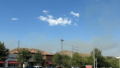 Brush fire breaks out in Santa Clarita, firefighter taken to hospital