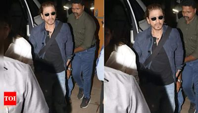 Shah Rukh Khan makes a stylish appearance at Pathaan director Siddharth Anand’s birthday party | Hindi Movie News - Times of India