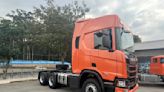 Scania 560 R Super chega preparado para puxar madeira e rodar no uso misto