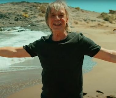 Jean-Louis Aubert au soleil pour son grand retour dans le clip "Merveille"