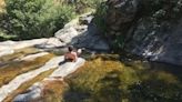 Las piscinas naturales de Cáceres a las que se llega por una bonita ruta de senderismo que descubre una cascada de 15 metros de altura