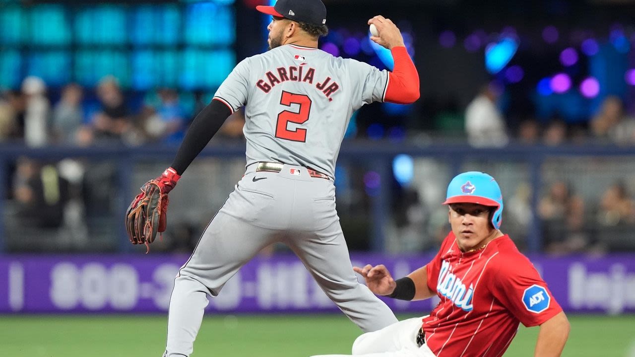 Marlins place struggling outfielder Avísail García on injured list