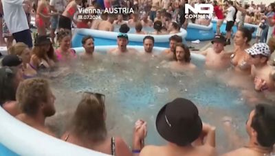 NO COMMENT: Unas 300 personas se bañan en piscinas llenas de hielo en Viena