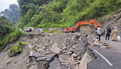 Massive landslides hit Kerala's Wayanad district, several feared trapped