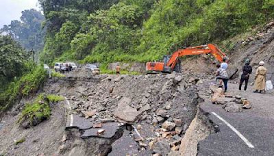 Landslide disrupts traffic on Goa-Karnataka route; IMD issues 'orange' alert