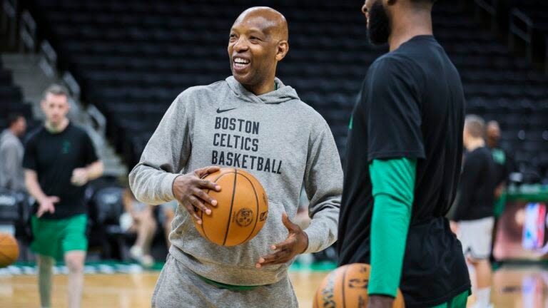 TNT's Kenny Smith makes case for why Pistons should hire Celitcs' Sam Cassell as head coach